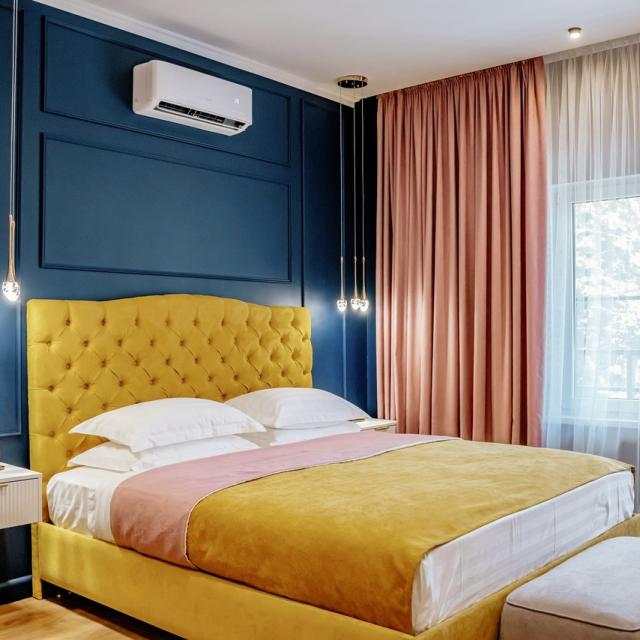 Apt. 11 Boutiques 