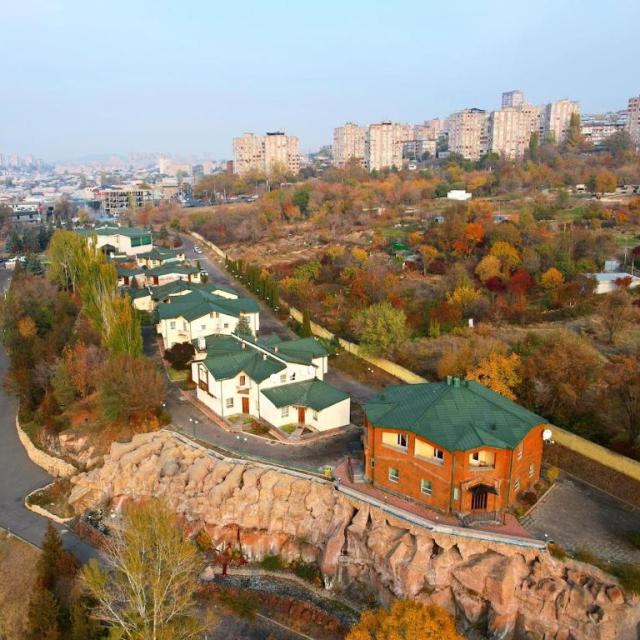 Armenian Village Park (Армениан Вилидж Парк)
