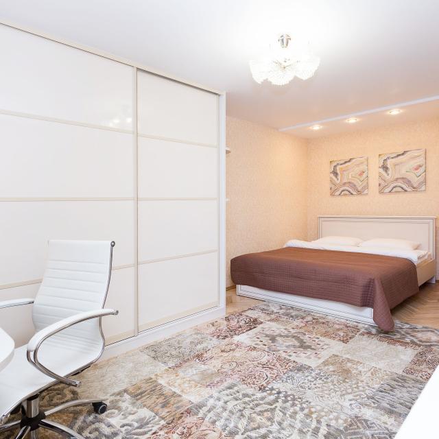 Roomer (Rumer) on Independence Avenue 72A