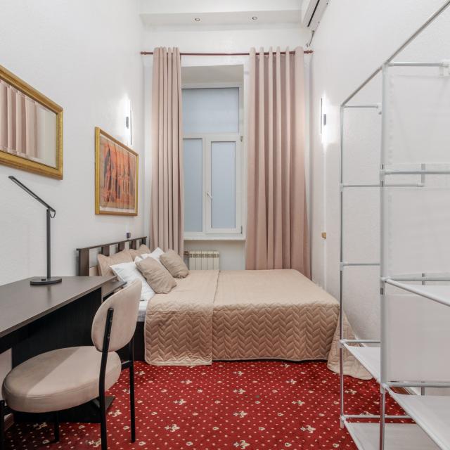 Dere Apartments at 7 Vladimirsky Avenue