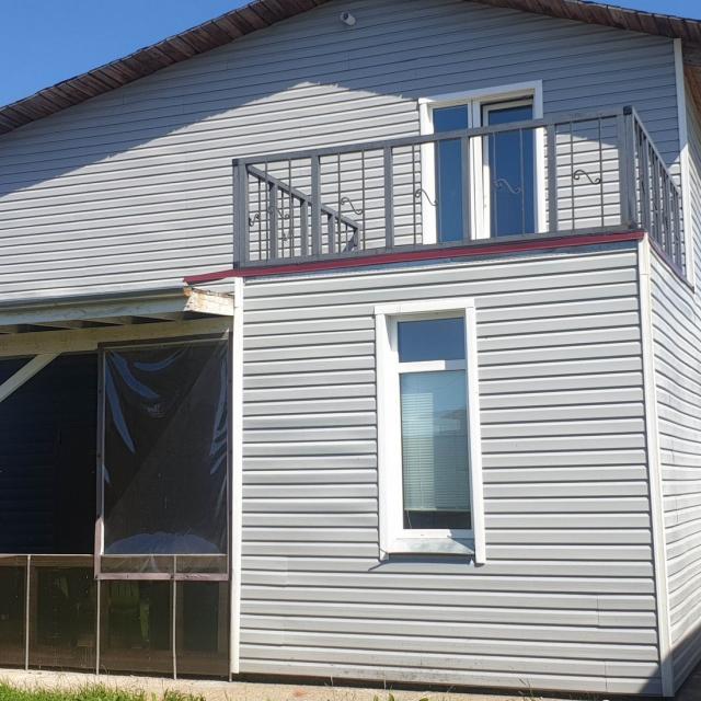 Cottage v Yantarke