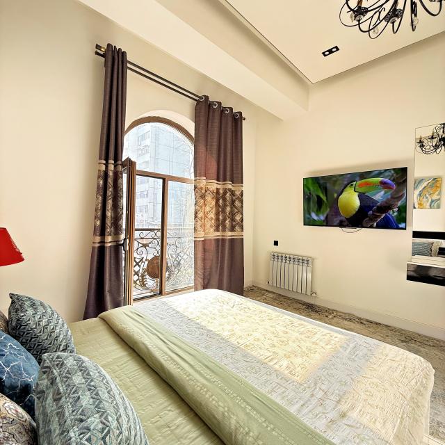 Royal Rentals on Uzbekiston Ovozi Street 21