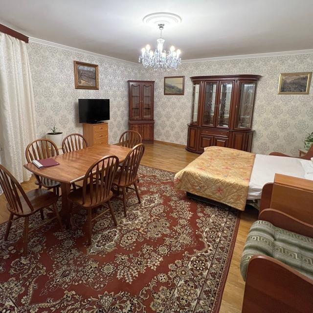 Apartments near Vosstaniya Square on Nevsky Prospekt