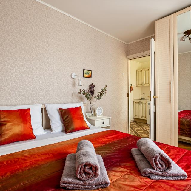 MaksRealti24 Apartment within walking distance from Narodnoe Opolchenie metro station