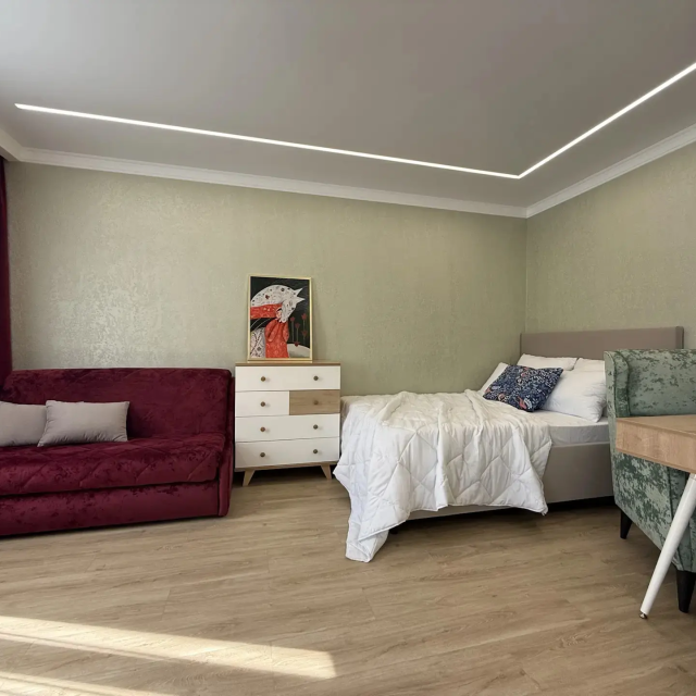 Stylish studio with designer renovation from the SOVA company