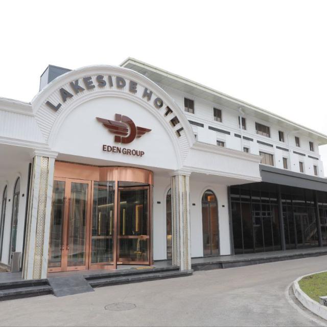 Lakeside Hotel