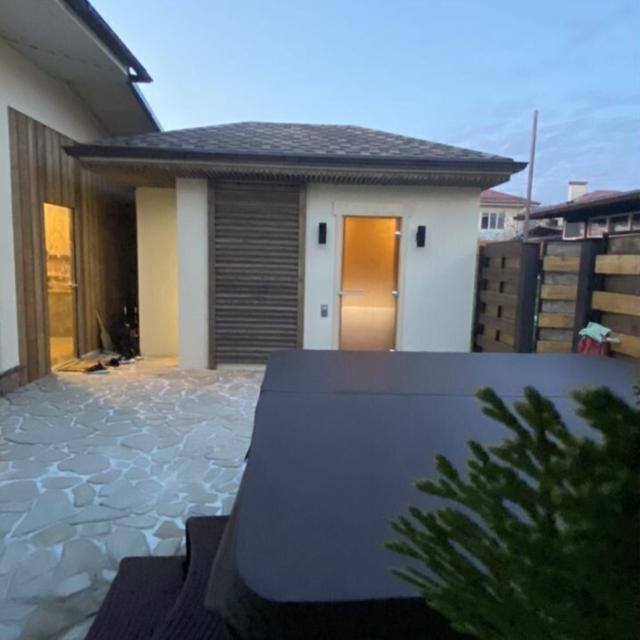 Cottage on Figurehead street 12/2