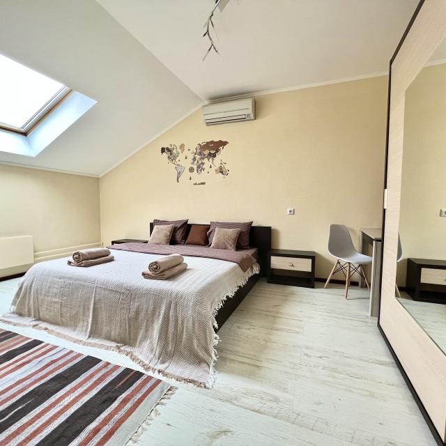 Rental Family Rooms (Rental Family) on October 25 street