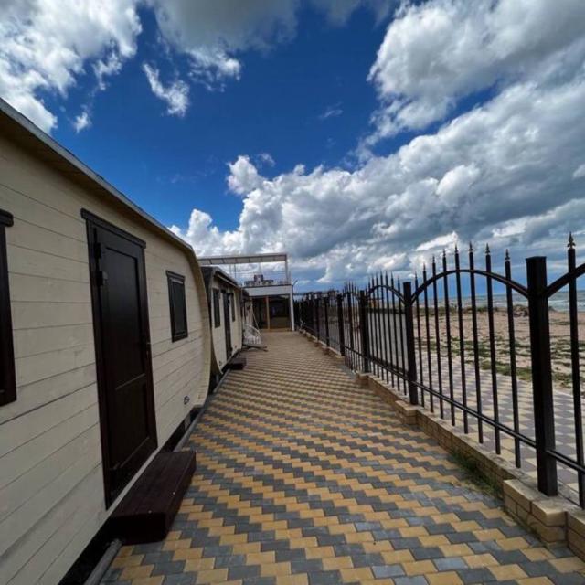 Azov Place