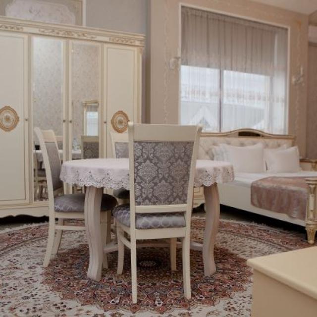 Густо (бывш. Гранд Хаят)