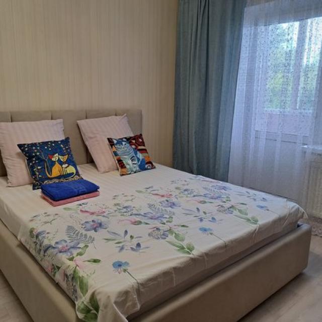 Apartments on 111B Neftyanikov Avenue