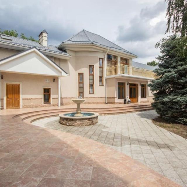 Marisabel Manor