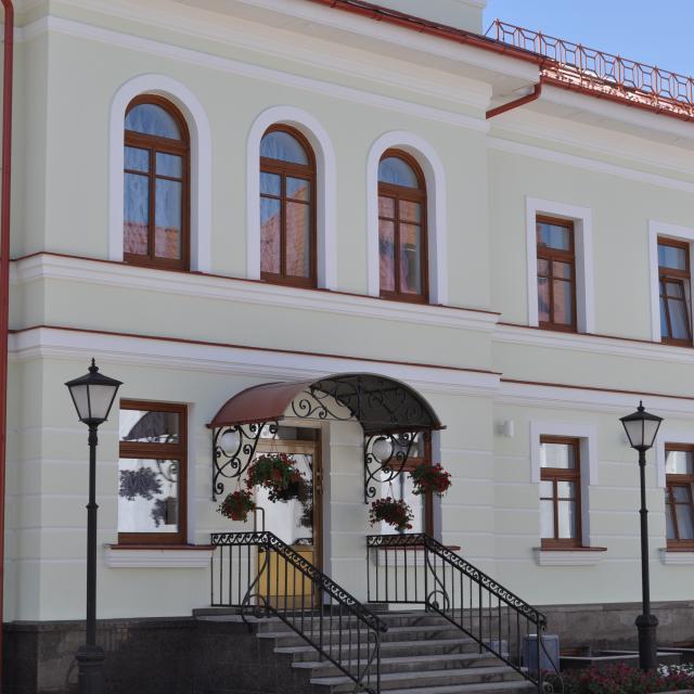 Dvor Podznoeva (Building Business)
