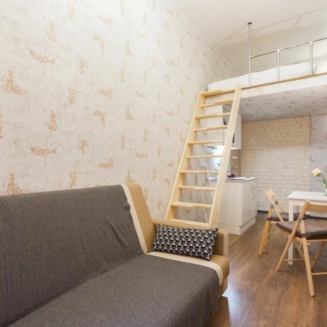 The apartment is located on 27 Srizhinskaya Street.