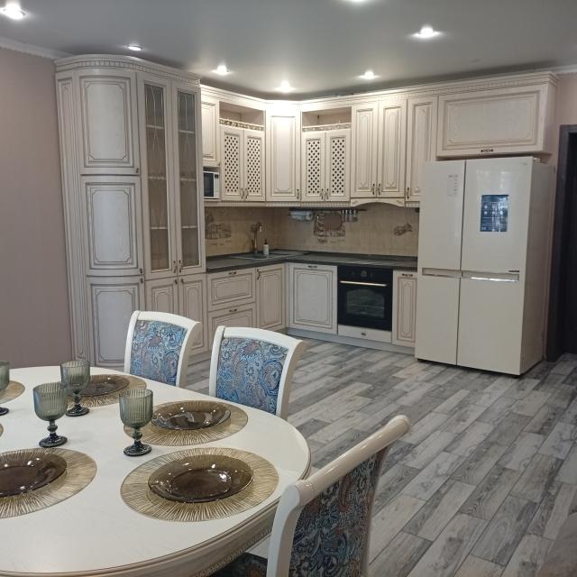 Very spacious apartment in the area of Shirotnaya St.