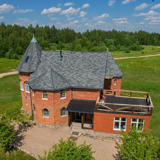 Замок в лесу