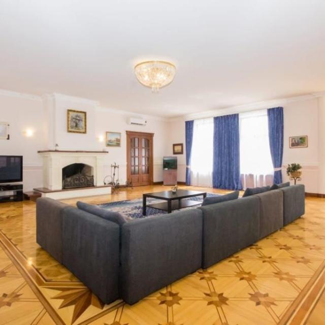 Marisabel Manor 2