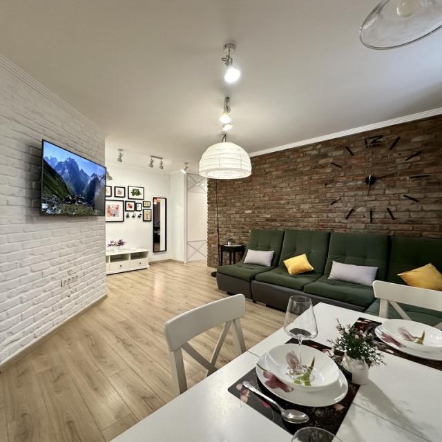 Apartment from the company Home Hotel on Cherepanovy, 2A