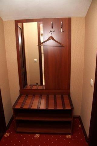 Номер стандарт с 1 односпальной и 1 двуспальной кроватью 3