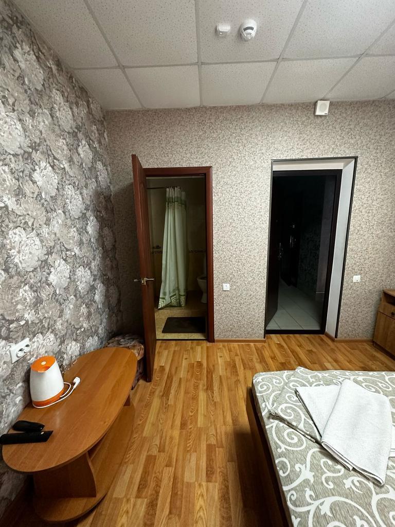 Номер стандарт с 1 двуспальной кроватью 4