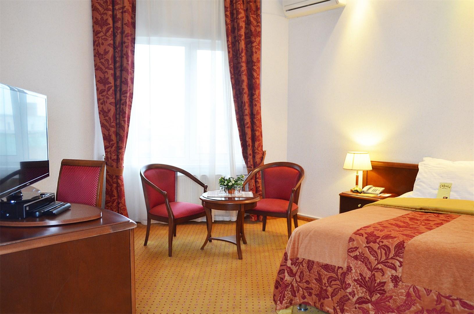 Номер стандарт семейный с 1 двуспальной кроватью 3