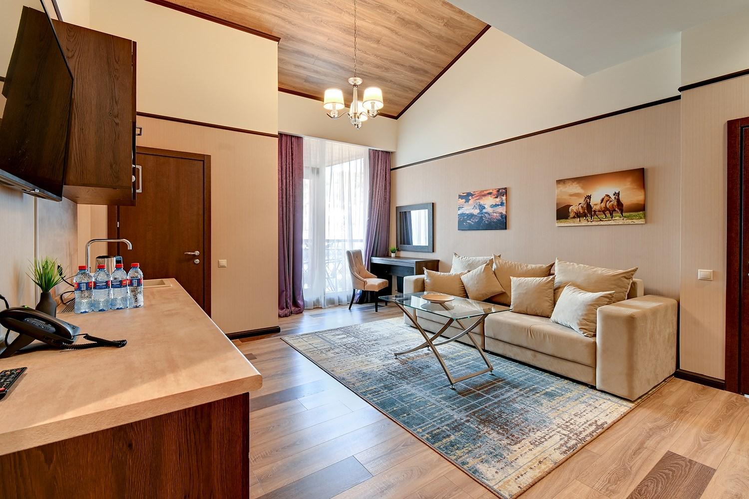 Business Executive Suite 4