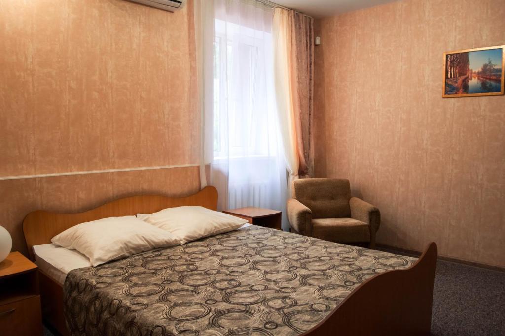 2-местный номер стандарт с 1 двуспальной кроватью 4