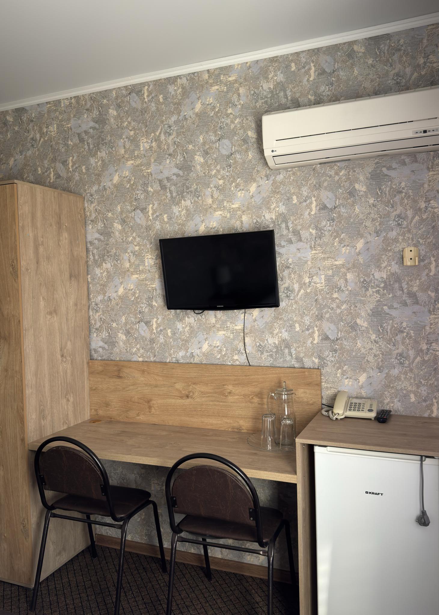 Номер стандарт с 1 двуспальной кроватью 2