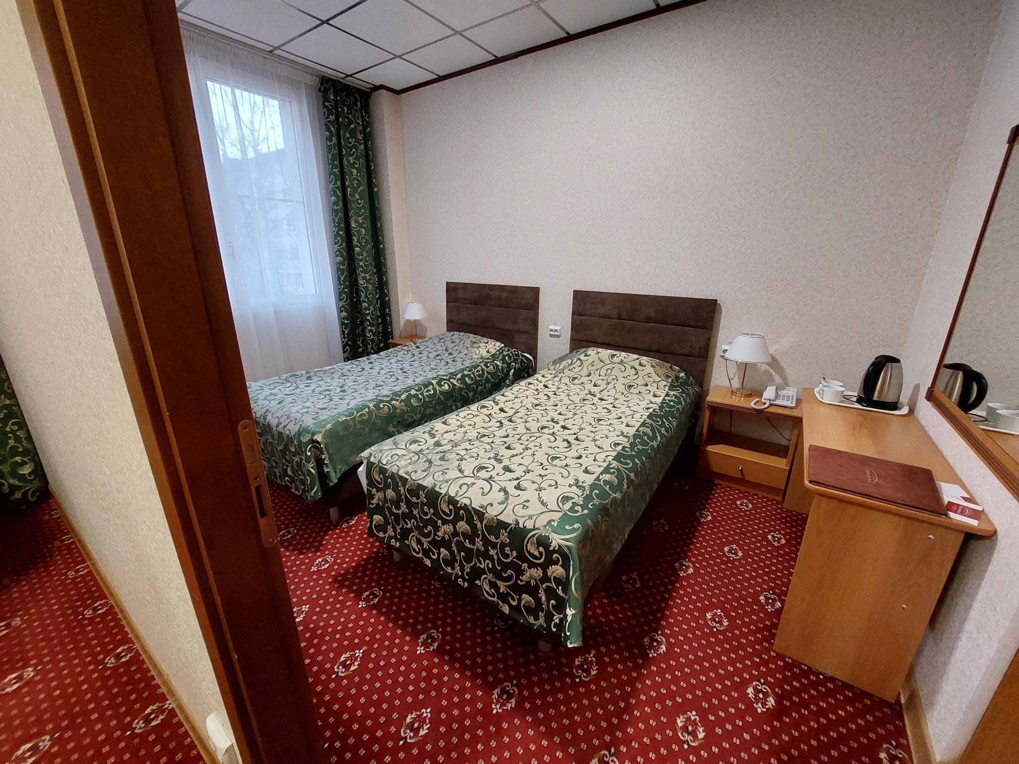 Номер люкс с 2 односпальными кроватями