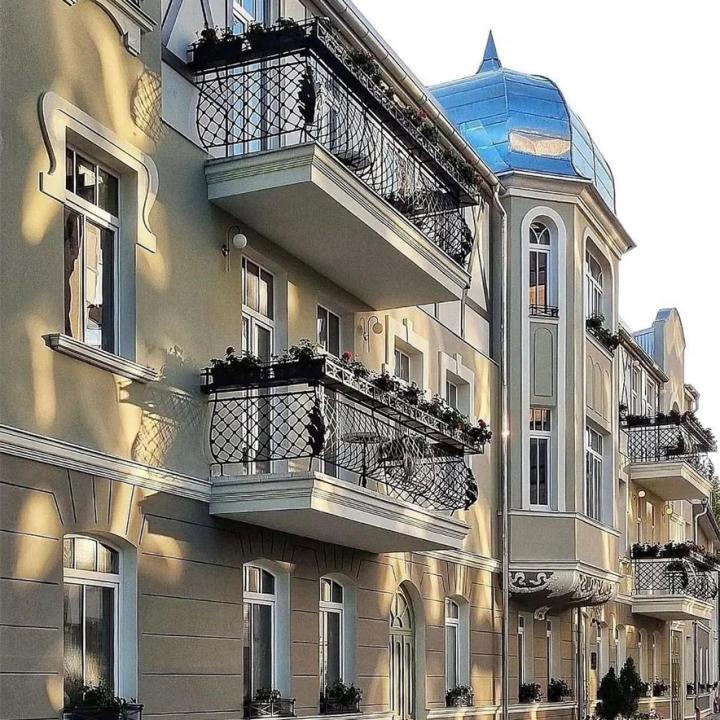 Mr.Just`s Hotel (Мистер Юстс)