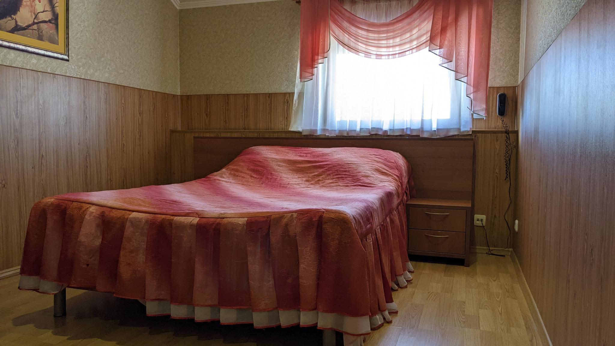 Номер эконом с 1 двуспальной кроватью