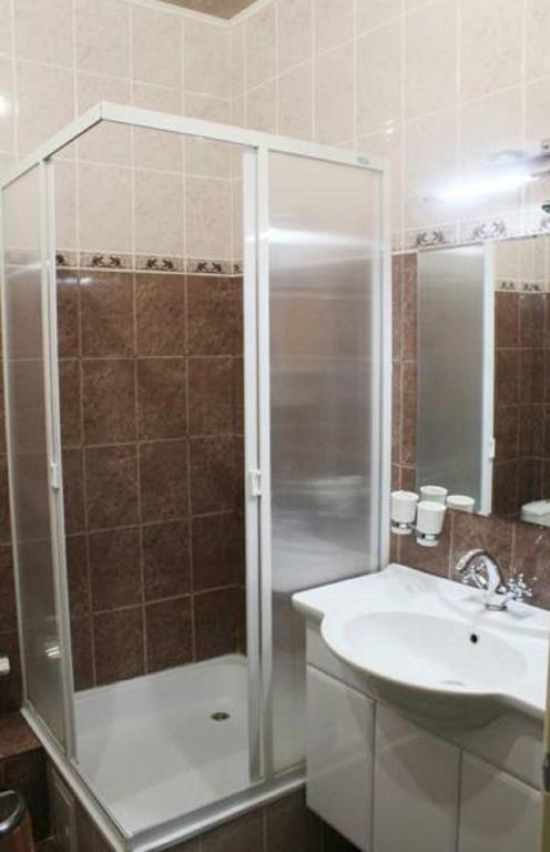 Номер стандарт с 2 односпальными кроватями 4