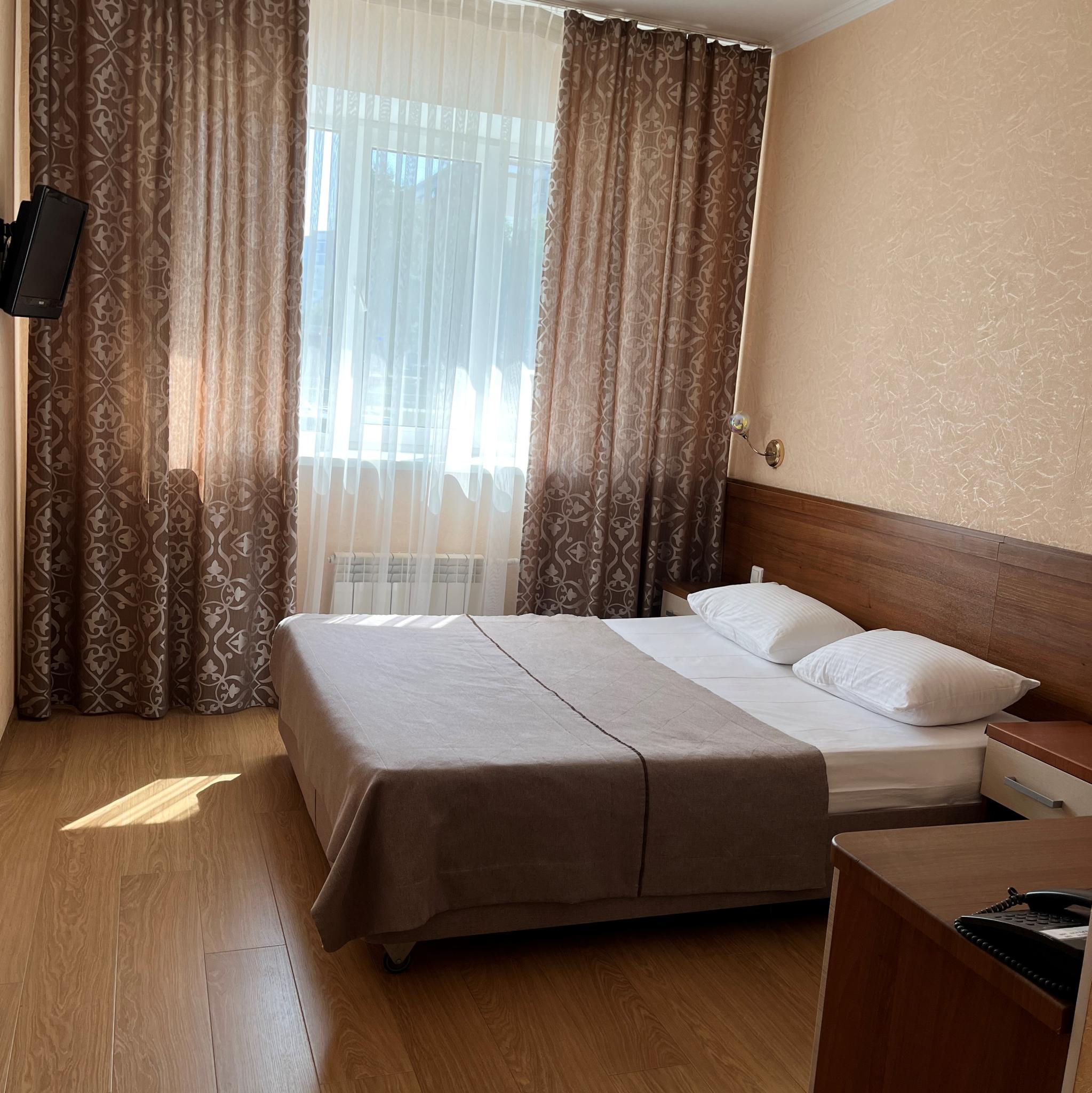 Номер стандарт с 1 двуспальной кроватью 2