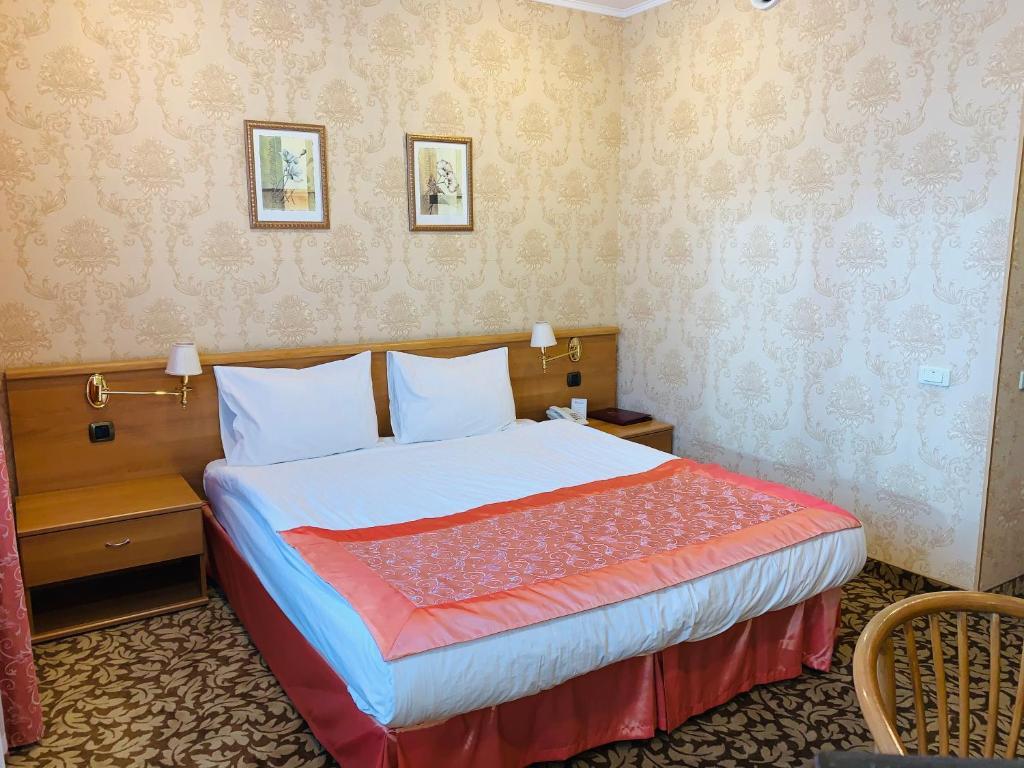 Номер стандарт с 1 двуспальной кроватью