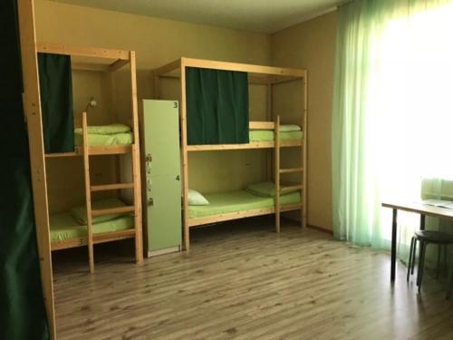 Кровать в 8-местном общем женском номере (общие удобства) 2