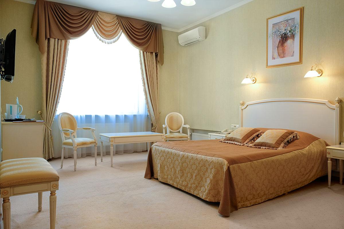 Номер стандарт бизнес с 1 двуспальной кроватью