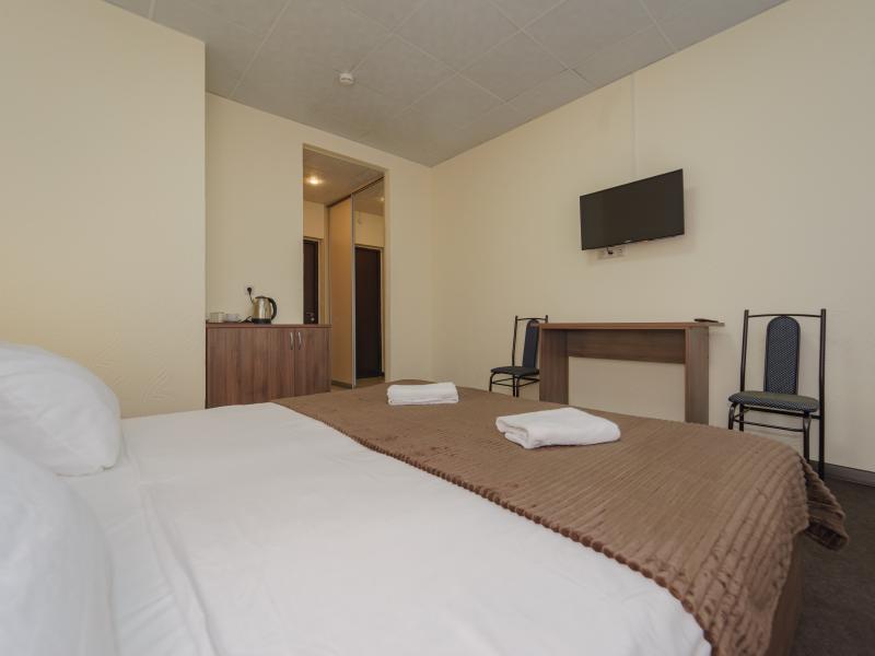 D-Hotel (Д)