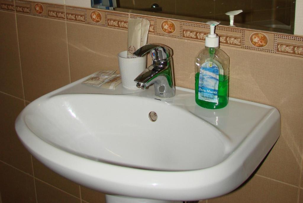 Номер стандарт с 1 двуспальной кроватью 2