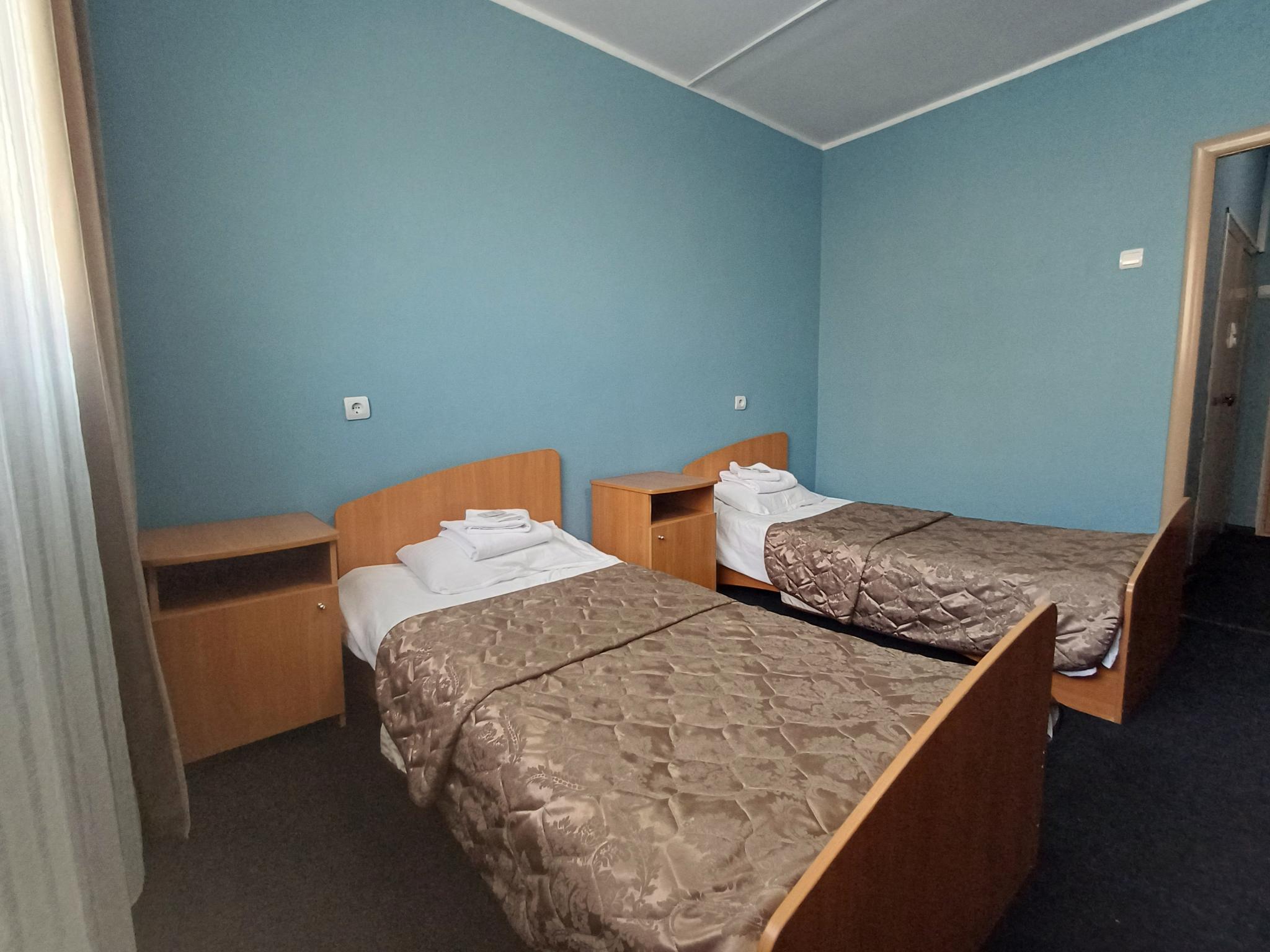 Номер эконом с 2 односпальными кроватями 2
