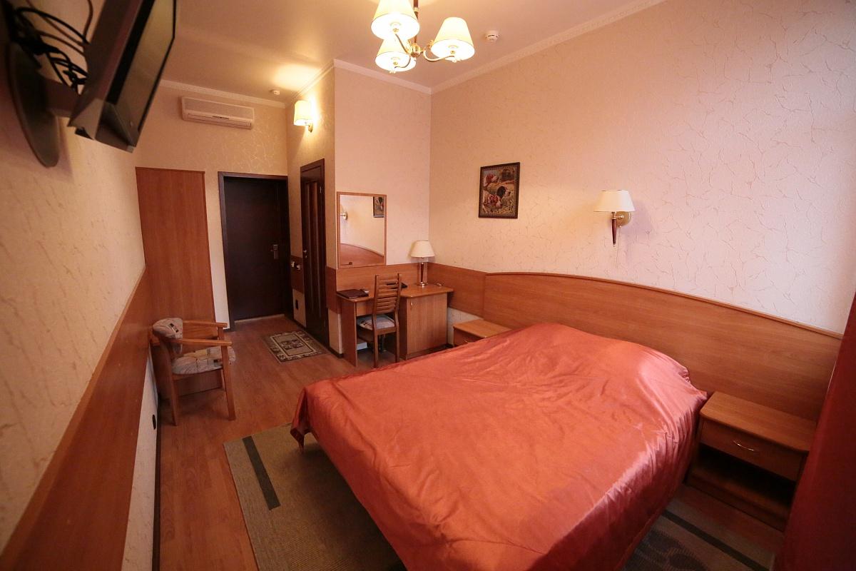 Номер стандарт с 1 двуспальной кроватью 2