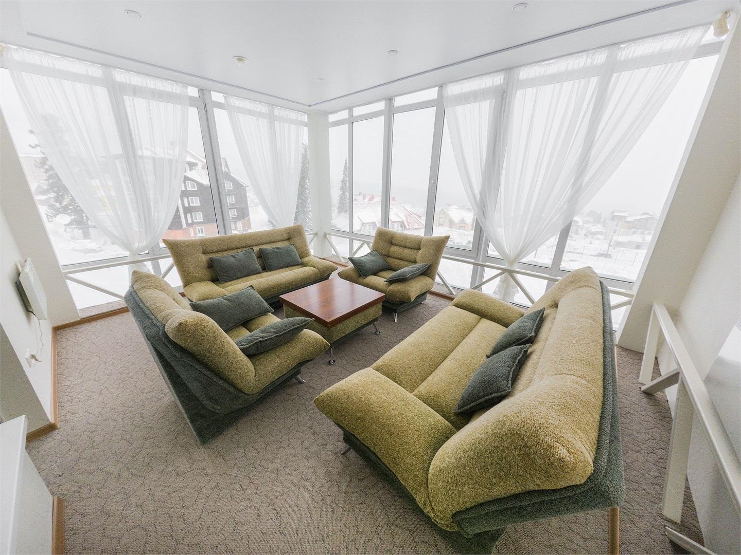 Номер люкс улучшенный с 1 двуспальной кроватью