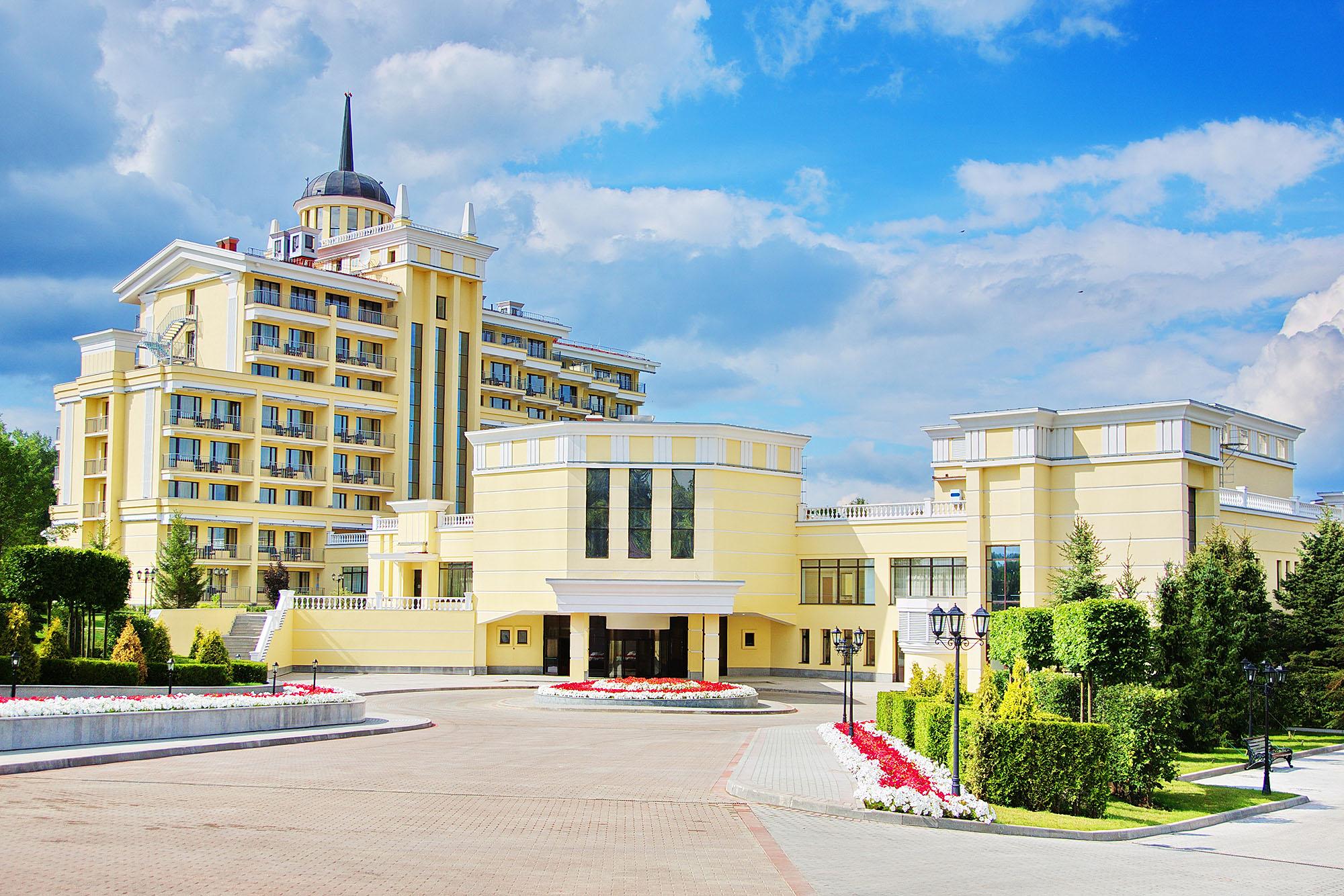 Гостиница Mistral Hotel & SPA (Мистраль Отель & SPA) Рождествено дер.. Все  гостиницы и отели Рождествено дер.