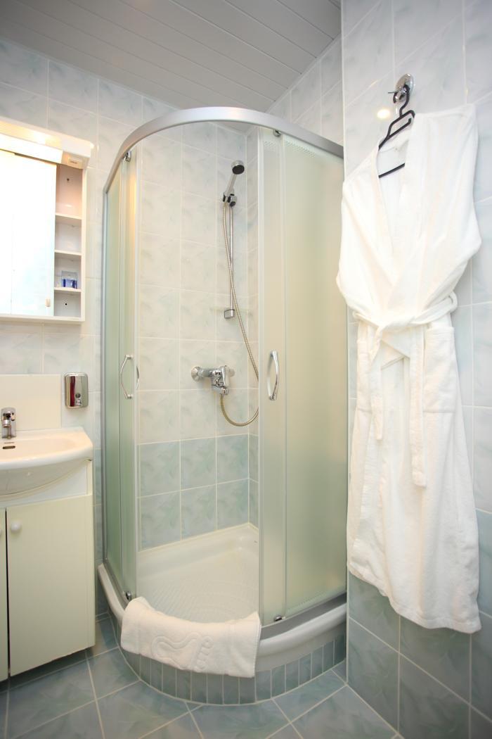 Номер стандарт с 1 двуспальной кроватью 4