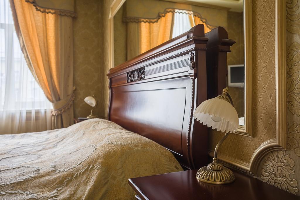 Номер люкс улучшенный с 1 двуспальной кроватью 2