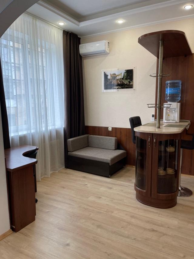 Номер стандарт с 1 двуспальной кроватью 4