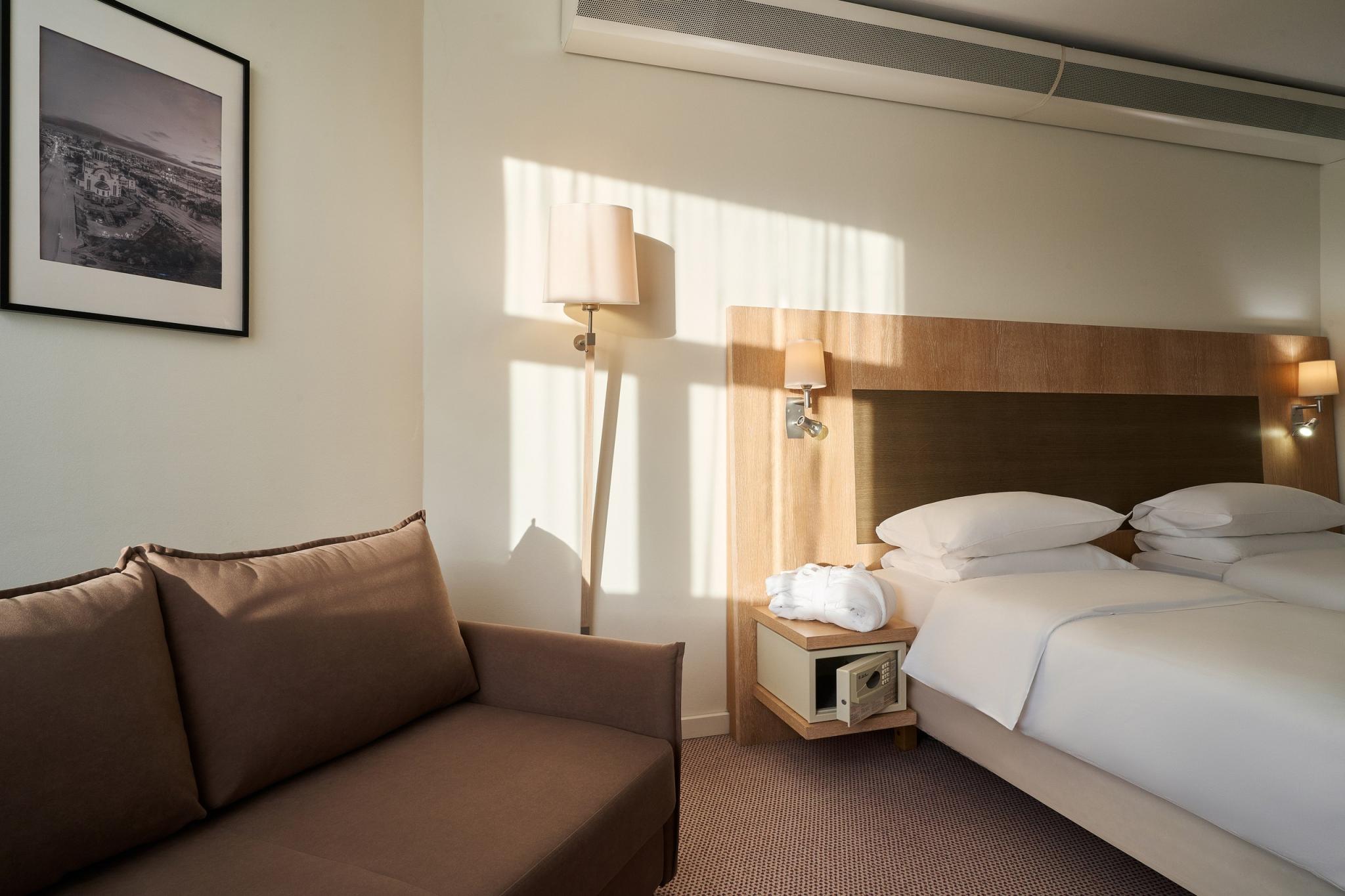 Космос Екатеринбург Отель (Cosmos Ekaterinburg Hotel) - 11