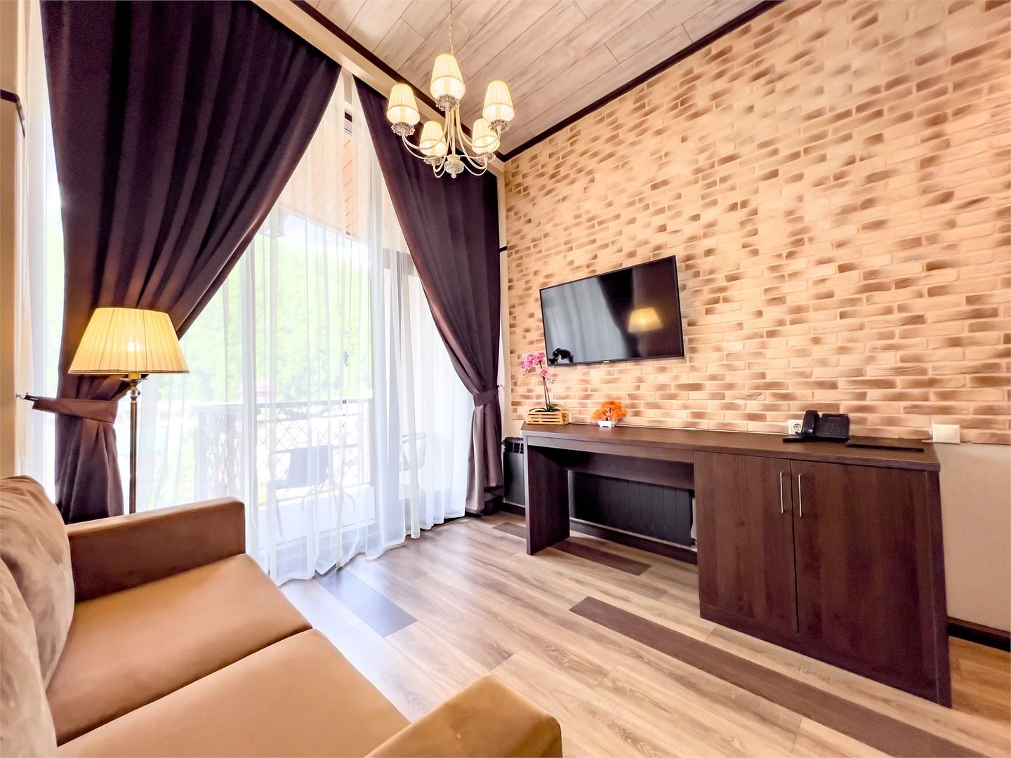 Family Executive Suite 4