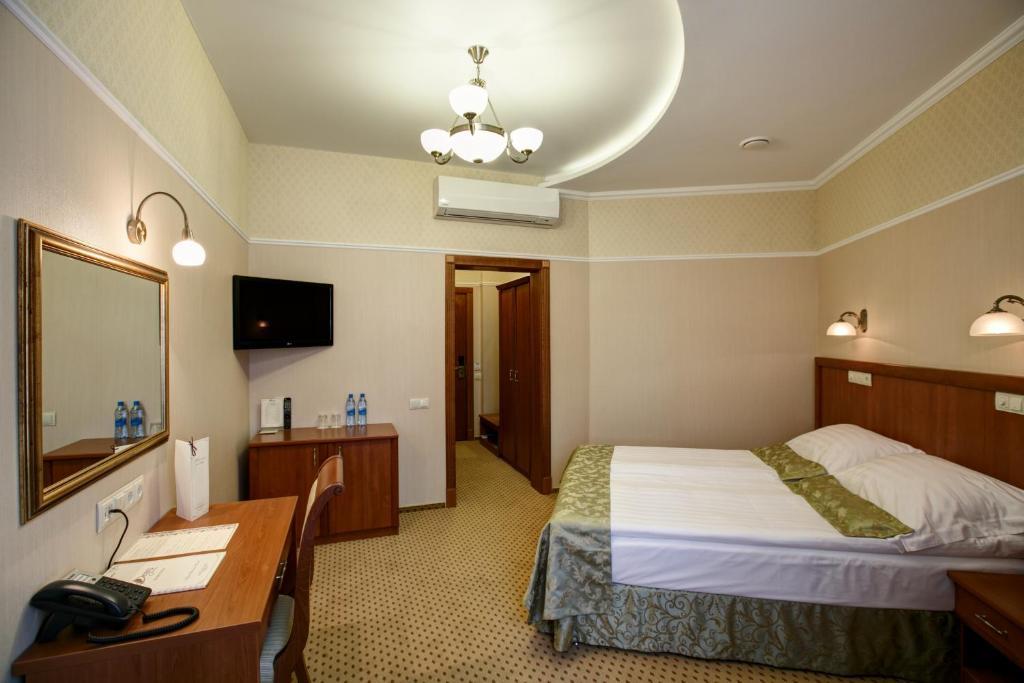 Стандарт с 1 двуспальной кроватью с балконом 2