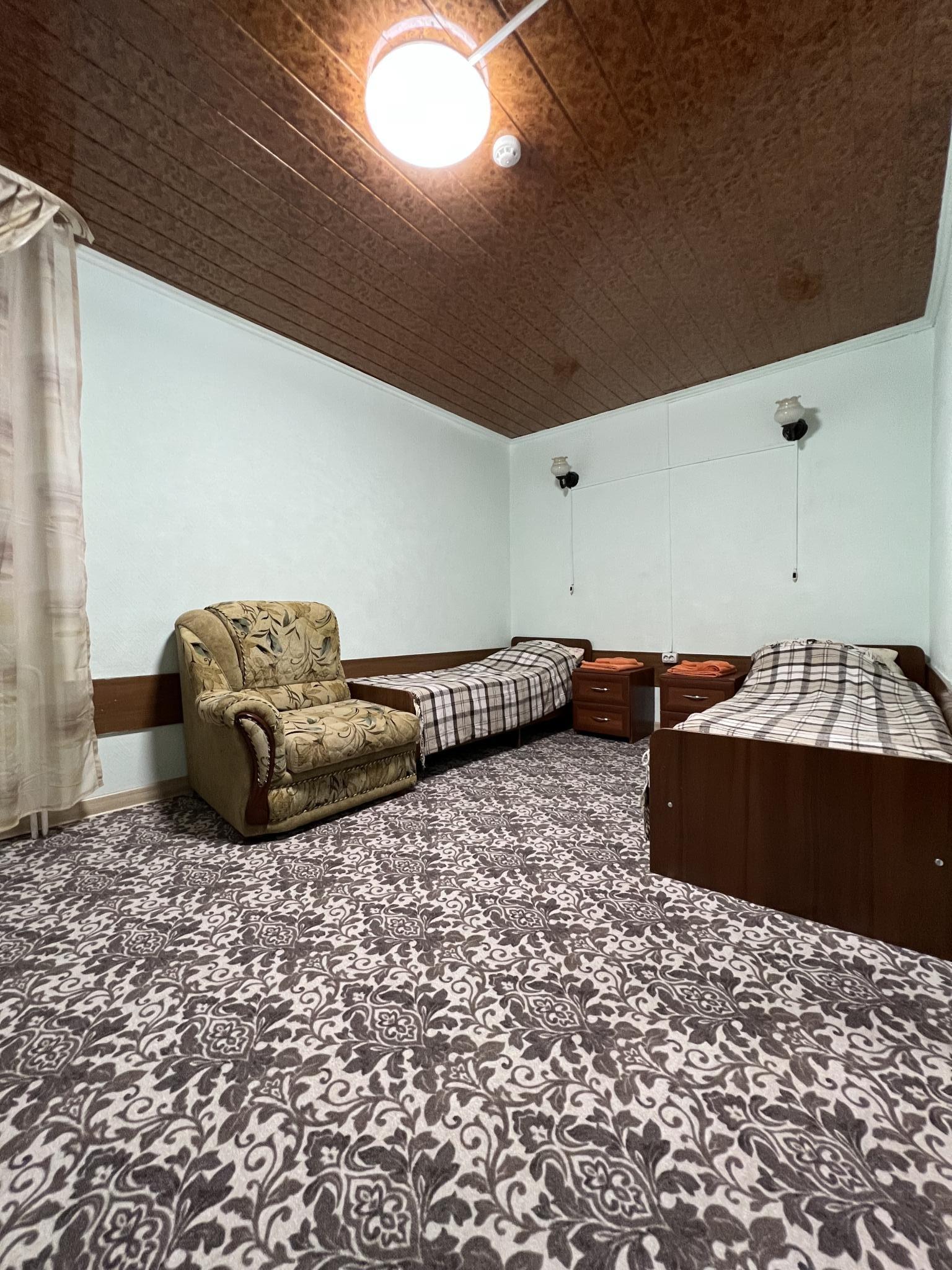 Номер стандарт эконом с 2 односпальными кроватями (удобства общие)