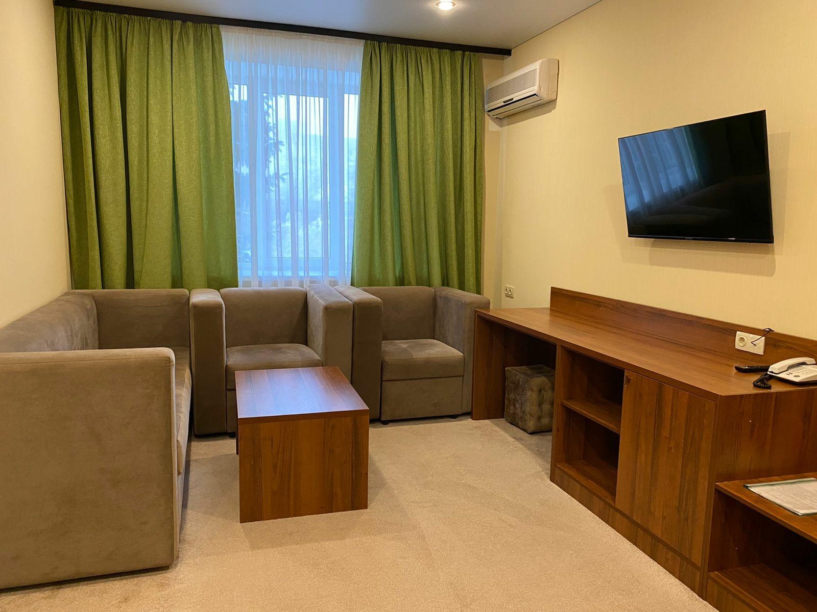 Номер люкс с 1 двуспальной кроватью